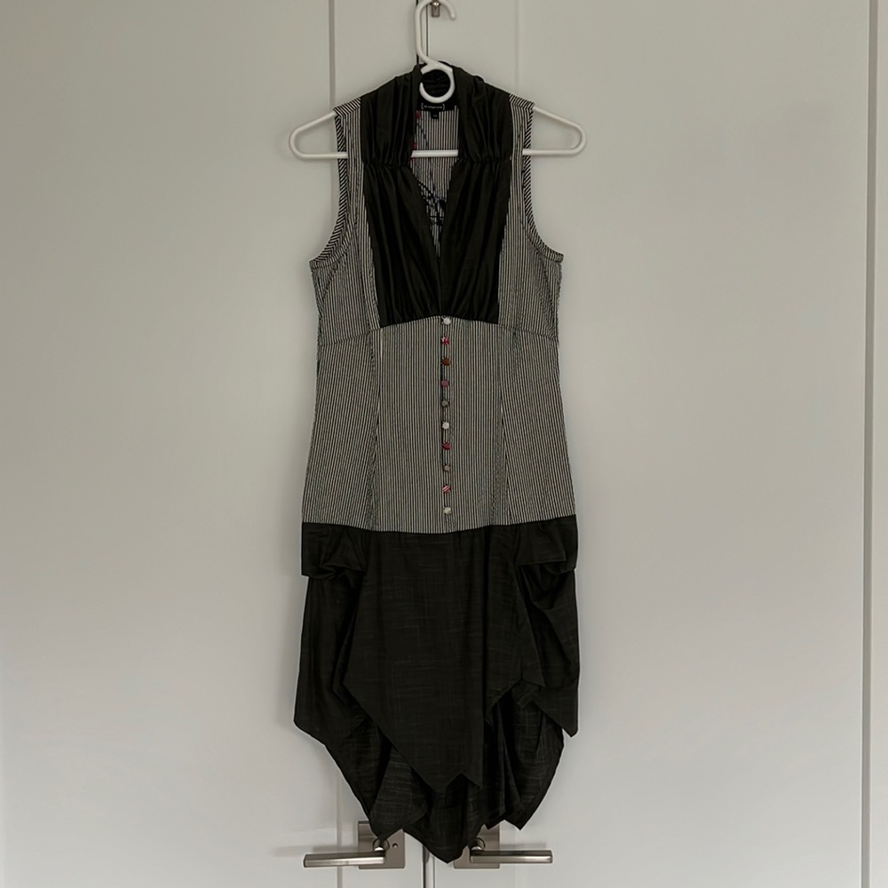 Cocktail dress from Italy in size 40 (6 US) with embroidered details